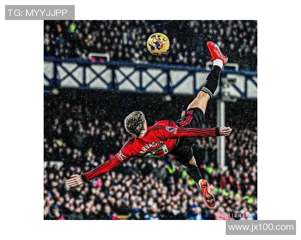 模仿足球球星跪滑庆祝动作的球员是谁引发网友热议背后的故事