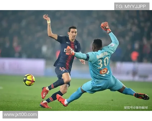 从足球明星独特跑姿解读运动之美与竞技精神力量