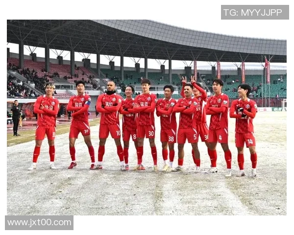 足球巨星惊喜抽奖视频引爆全场 热血时刻再现传奇对决